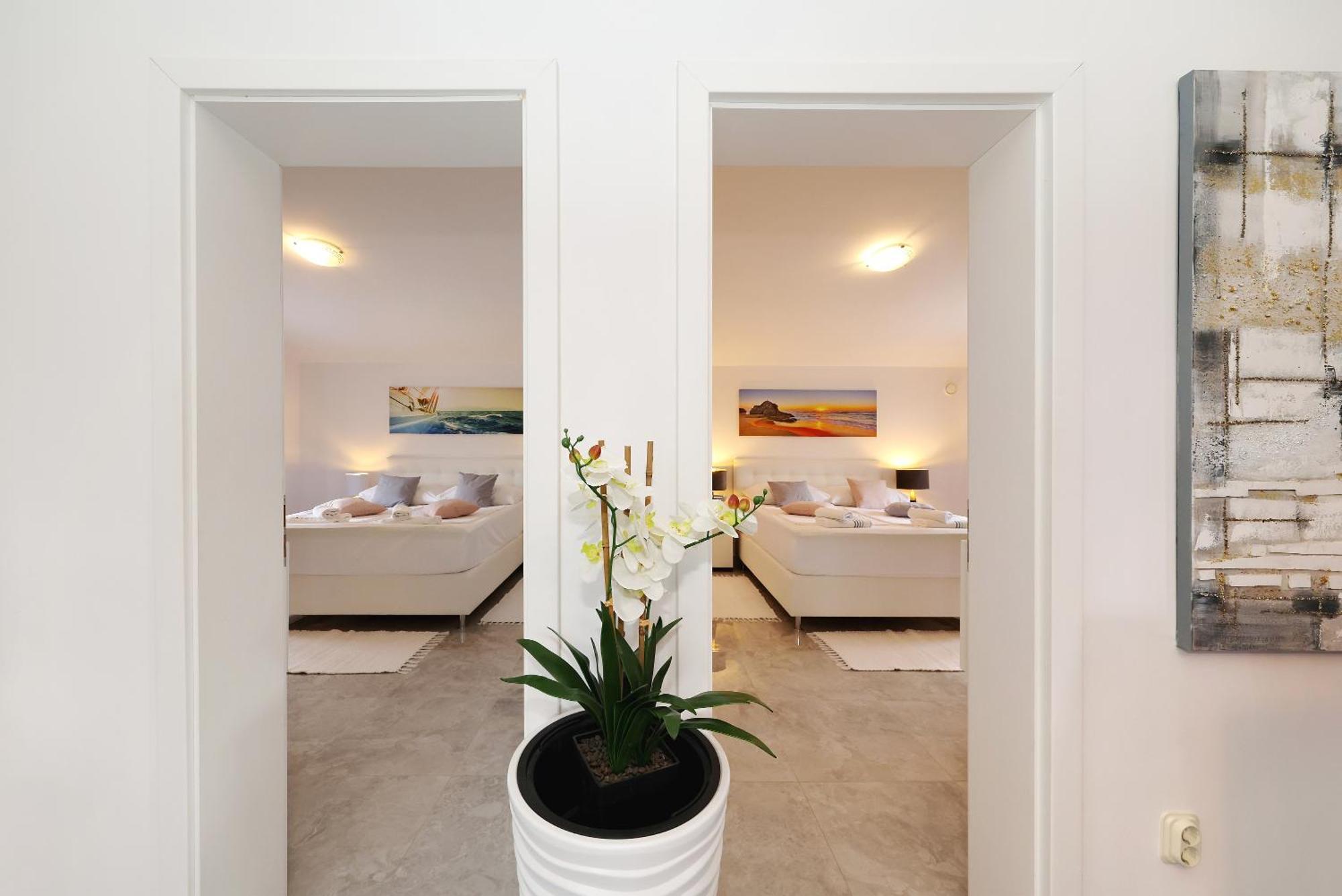 Apartments Rosini, 300M From The Beach With Shared Tavern And Bikes, Nin Exterior photo