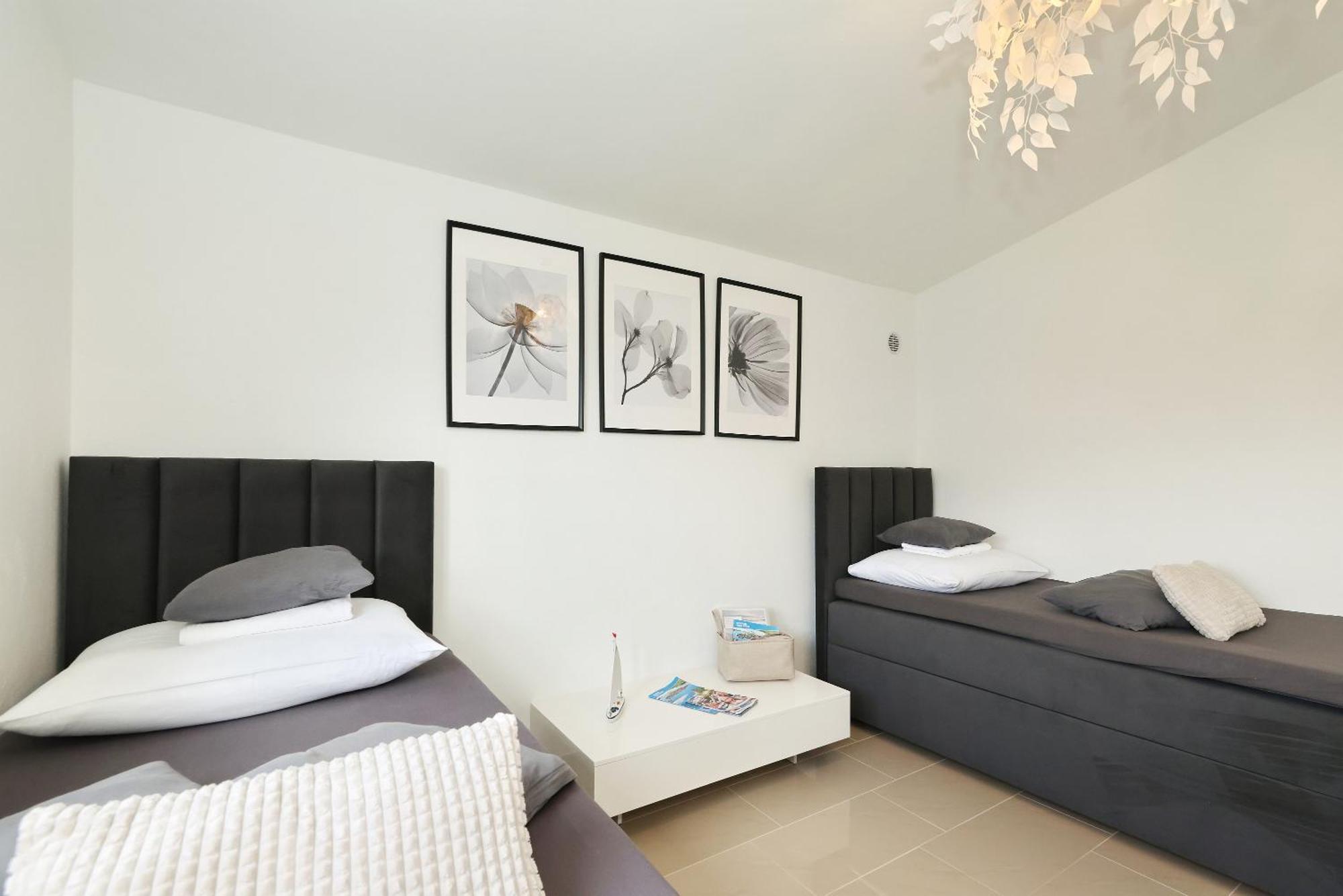 Apartments Rosini, 300M From The Beach With Shared Tavern And Bikes, Nin Exterior photo