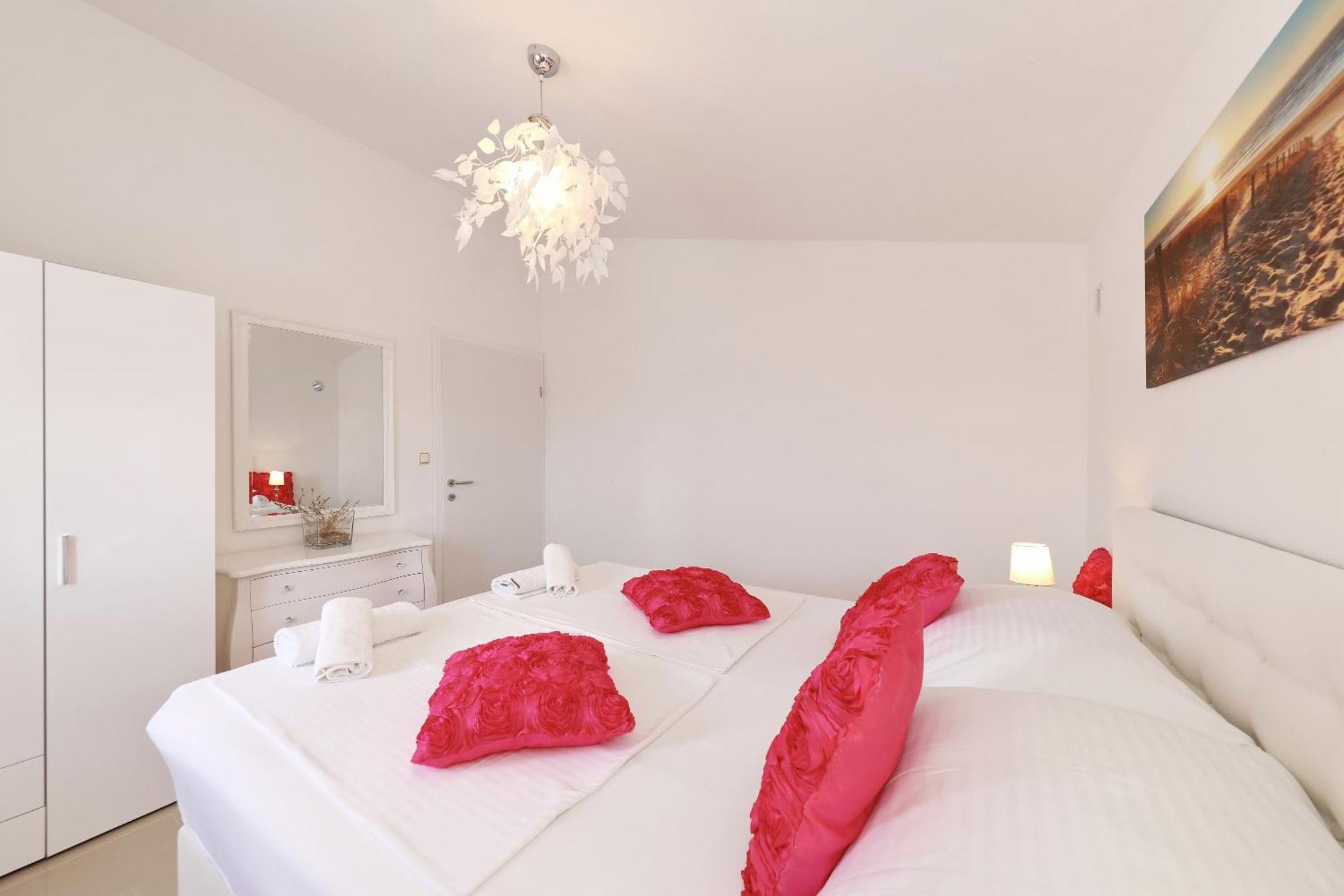 Apartments Rosini, 300M From The Beach With Shared Tavern And Bikes, Nin Exterior photo