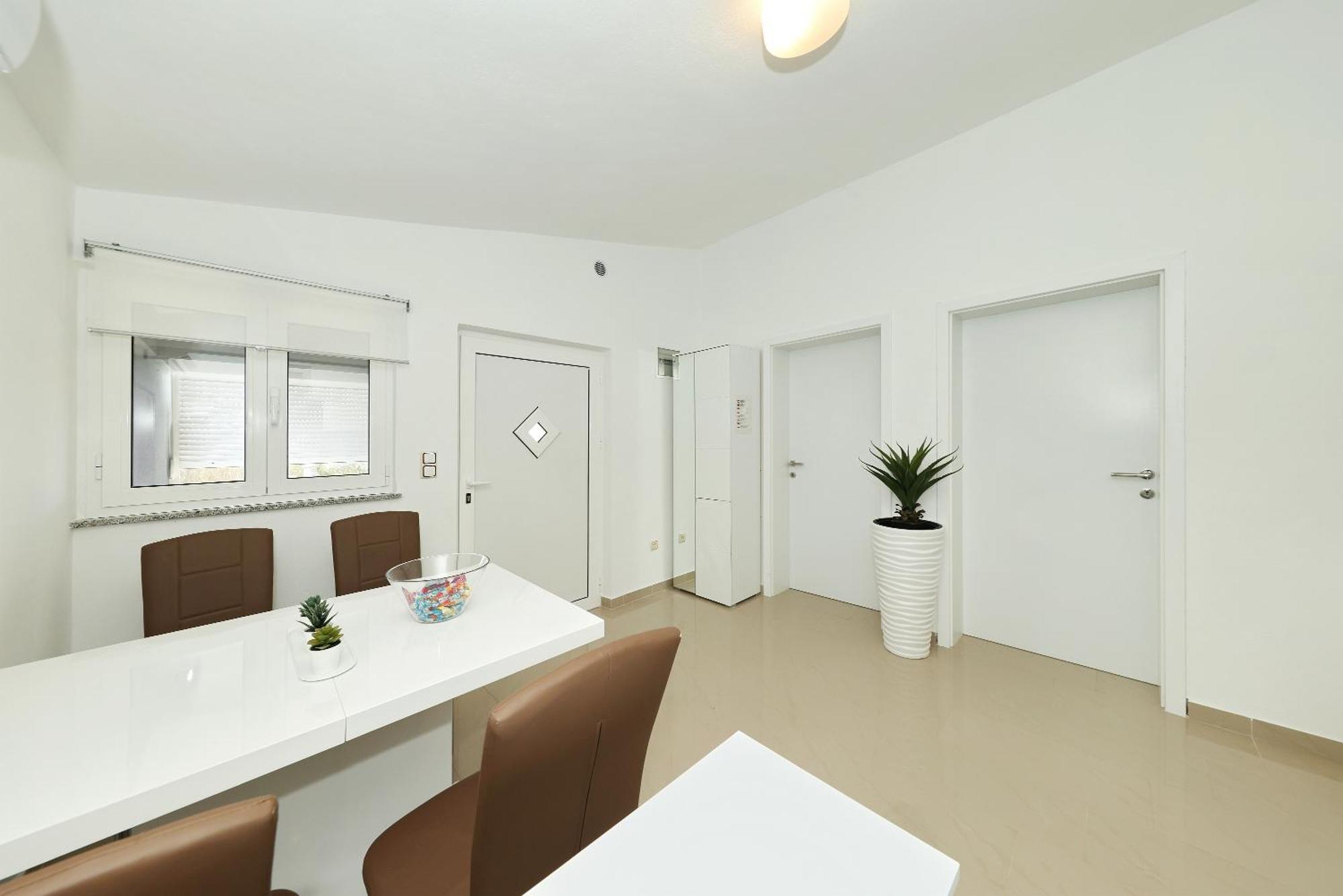Apartments Rosini, 300M From The Beach With Shared Tavern And Bikes, Nin Exterior photo