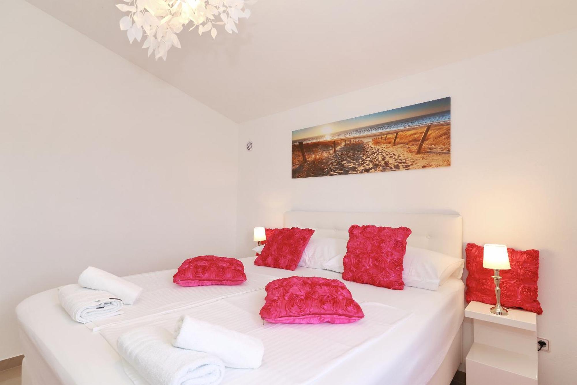 Apartments Rosini, 300M From The Beach With Shared Tavern And Bikes, Nin Exterior photo