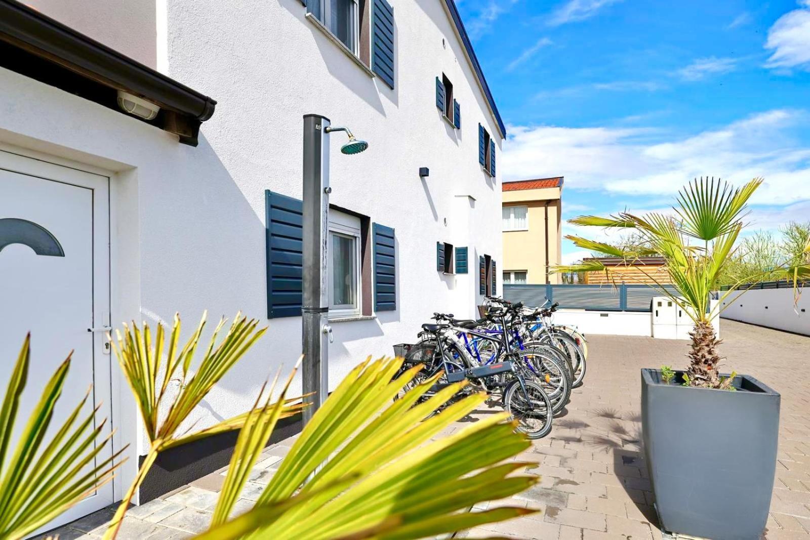 Apartments Rosini, 300M From The Beach With Shared Tavern And Bikes, Nin Exterior photo
