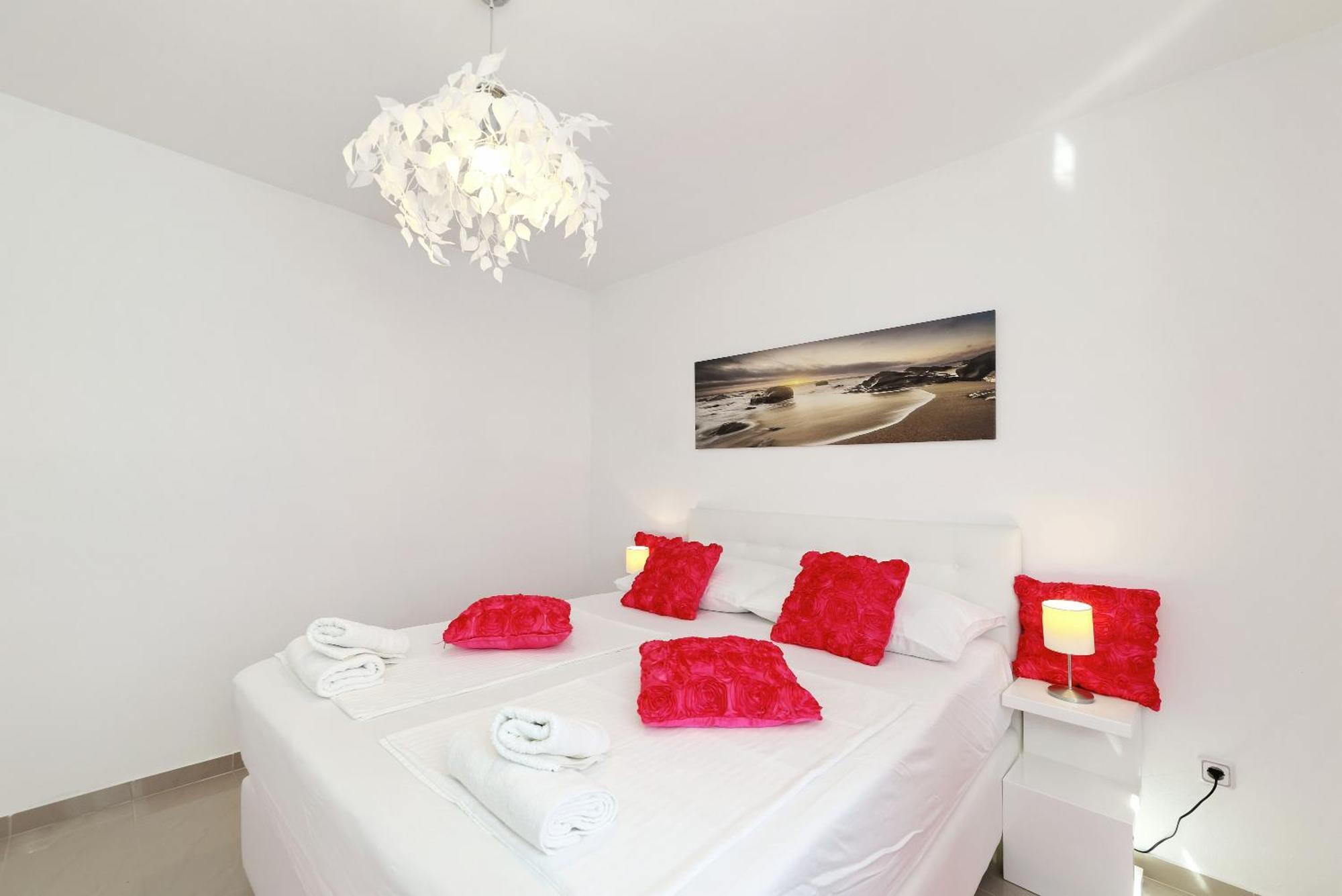 Apartments Rosini, 300M From The Beach With Shared Tavern And Bikes, Nin Exterior photo