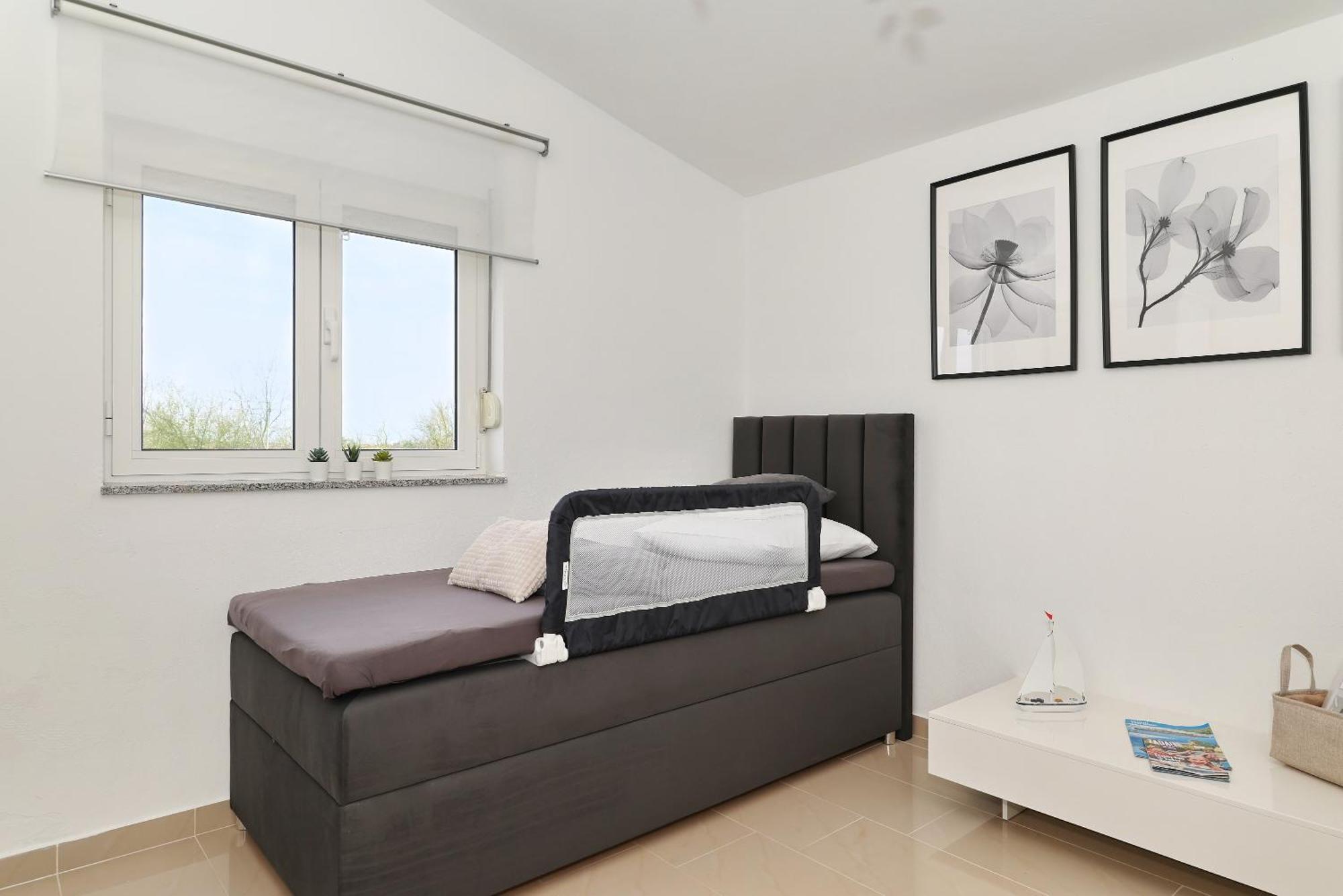 Apartments Rosini, 300M From The Beach With Shared Tavern And Bikes, Nin Exterior photo